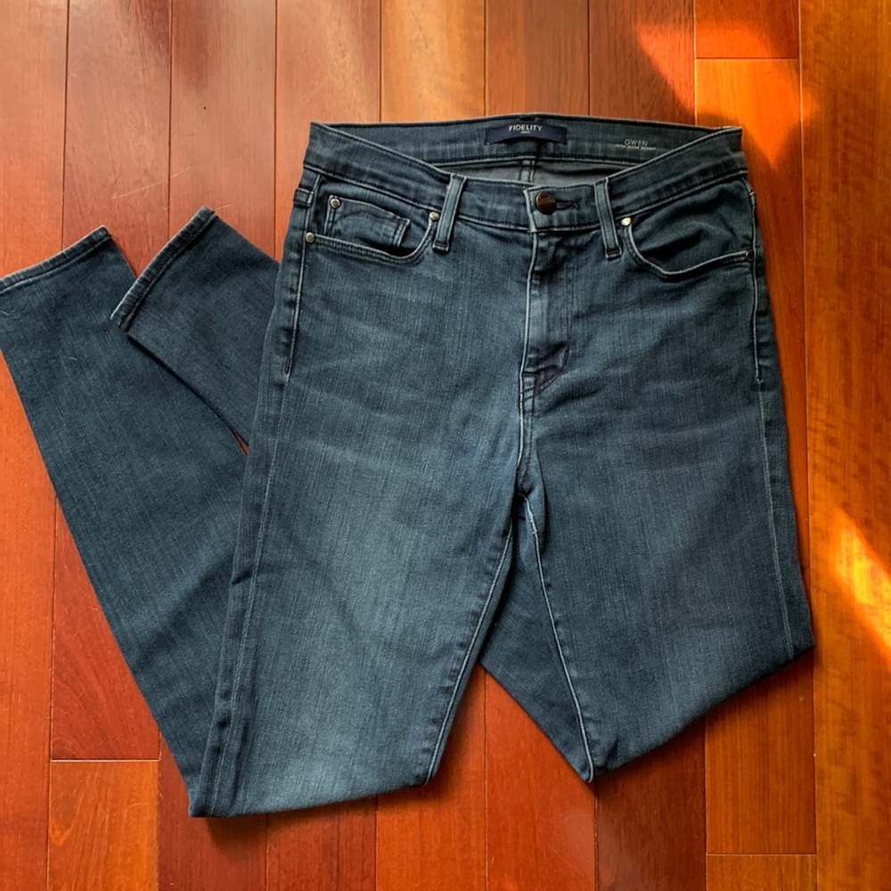 “Gwen” Fidelity jeans in Maldives blue, size 25.
